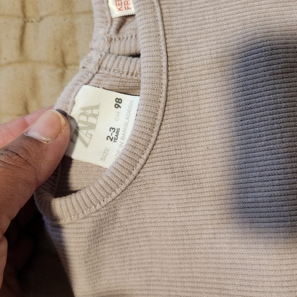 Zara kids ribbed top with ruffle hem - Picture 2 of 5